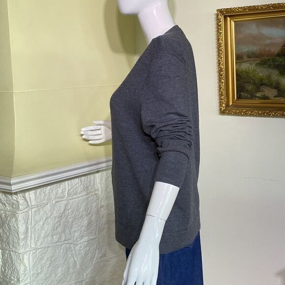 Theory 100% Merino Wool Classic V-Neck Sweater - Picture 6 of 13